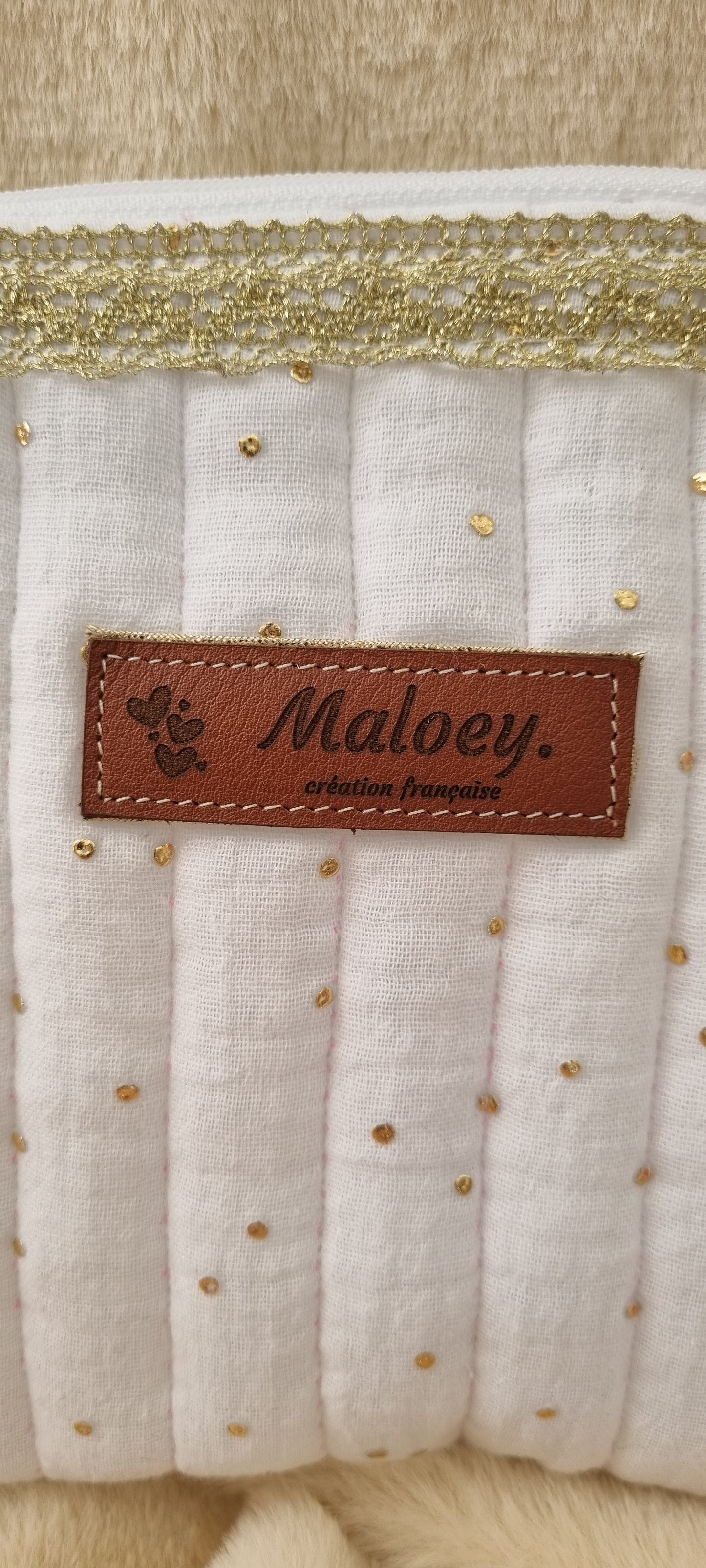 Pochette plate matelassée doule gaze blanche à pois dorés