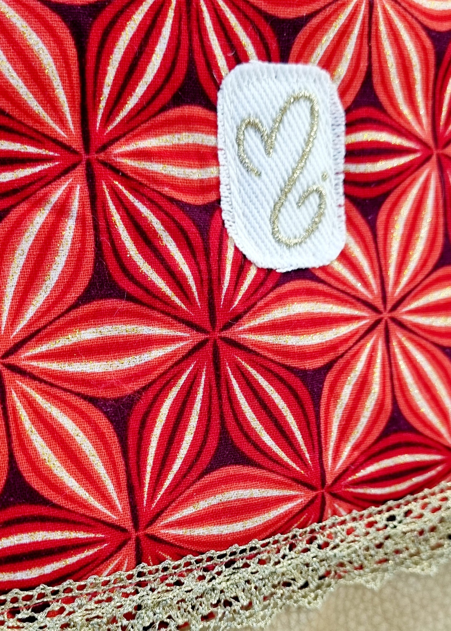 Pochette plate rouge et or