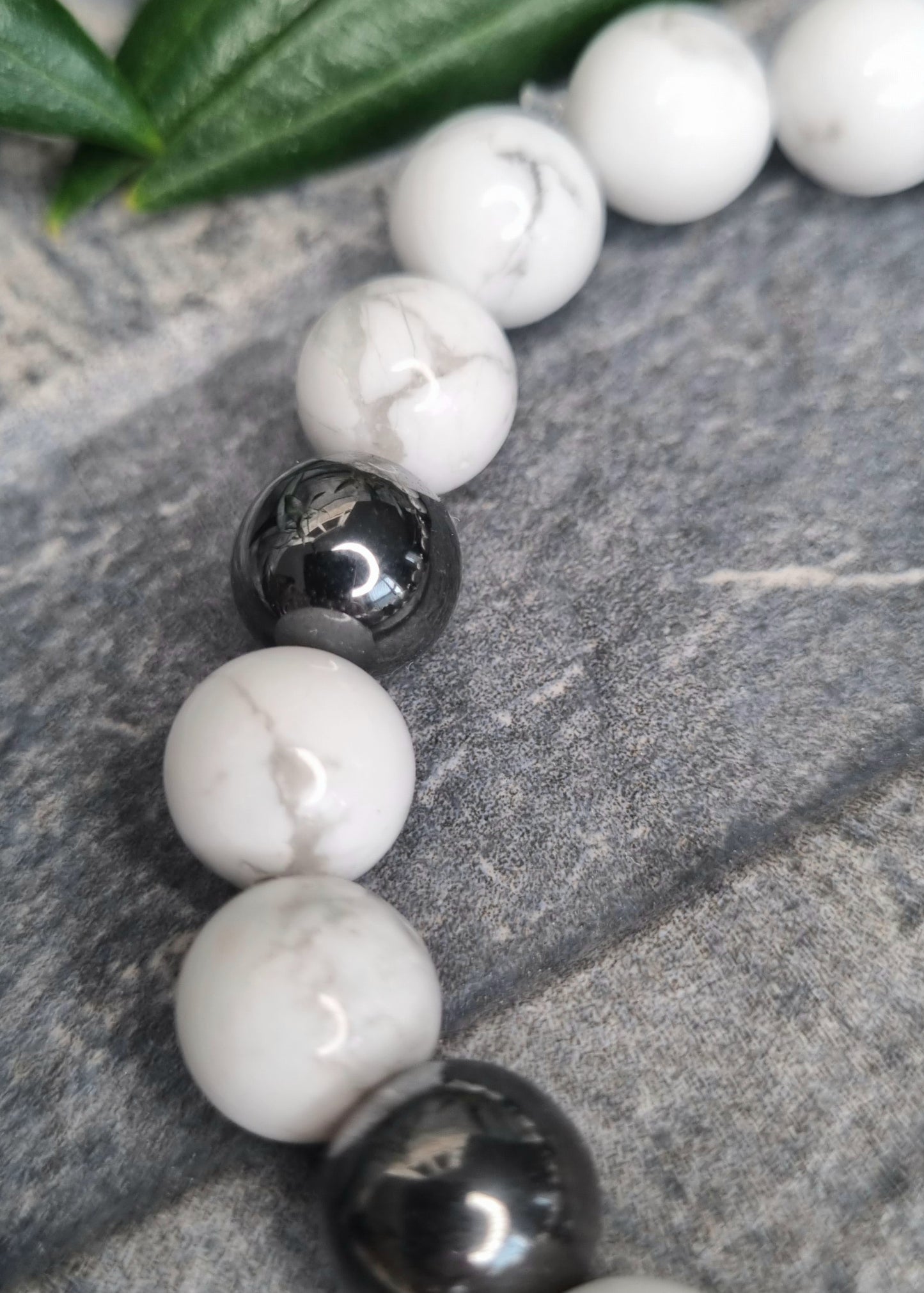 TRANQUILITE Bracelet howlite et hématite