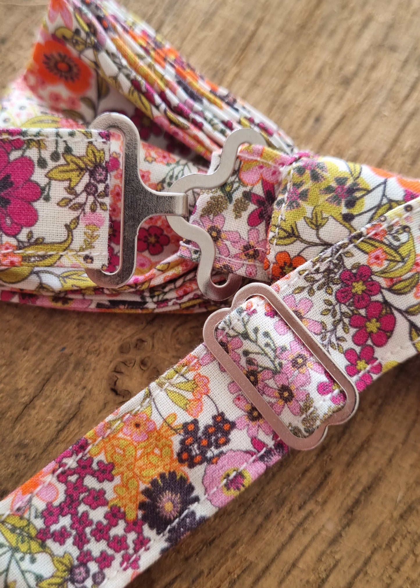 LE STYLE Noeud-Papillon tissu floral orangé