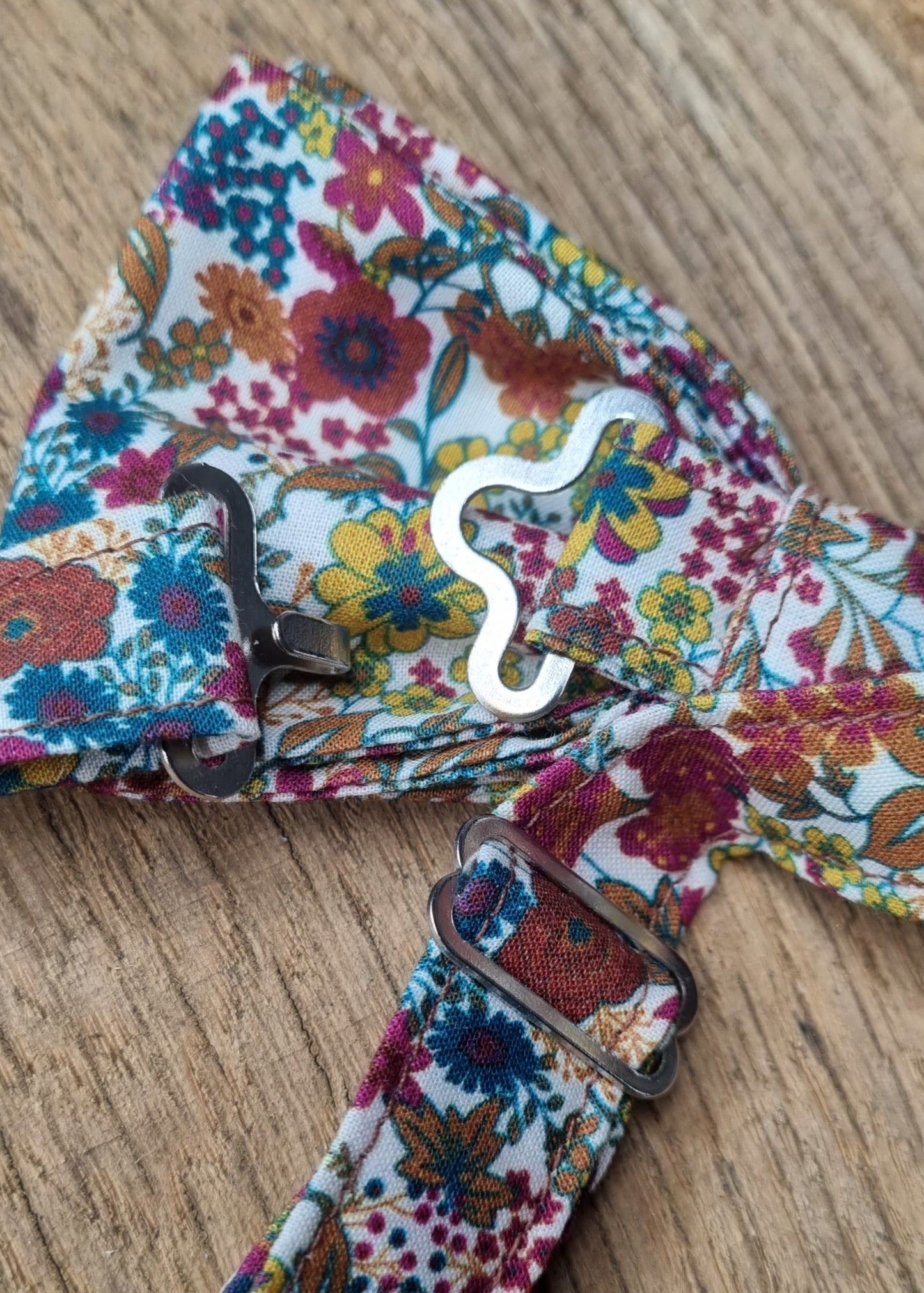 LE VINTAGE Noeud-papillon tissu imprimés floraux