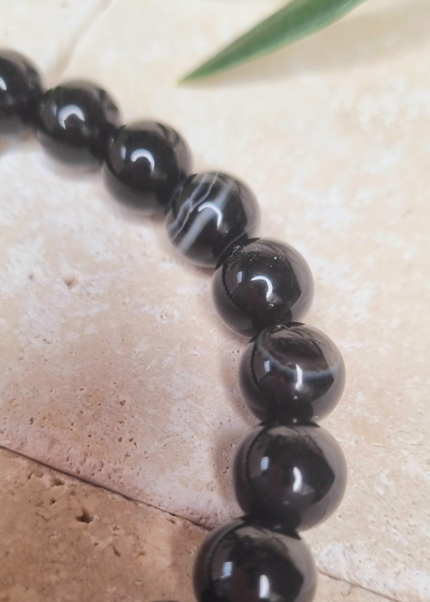SOUTIEN Bracelet onyx, améthyste et hématite.