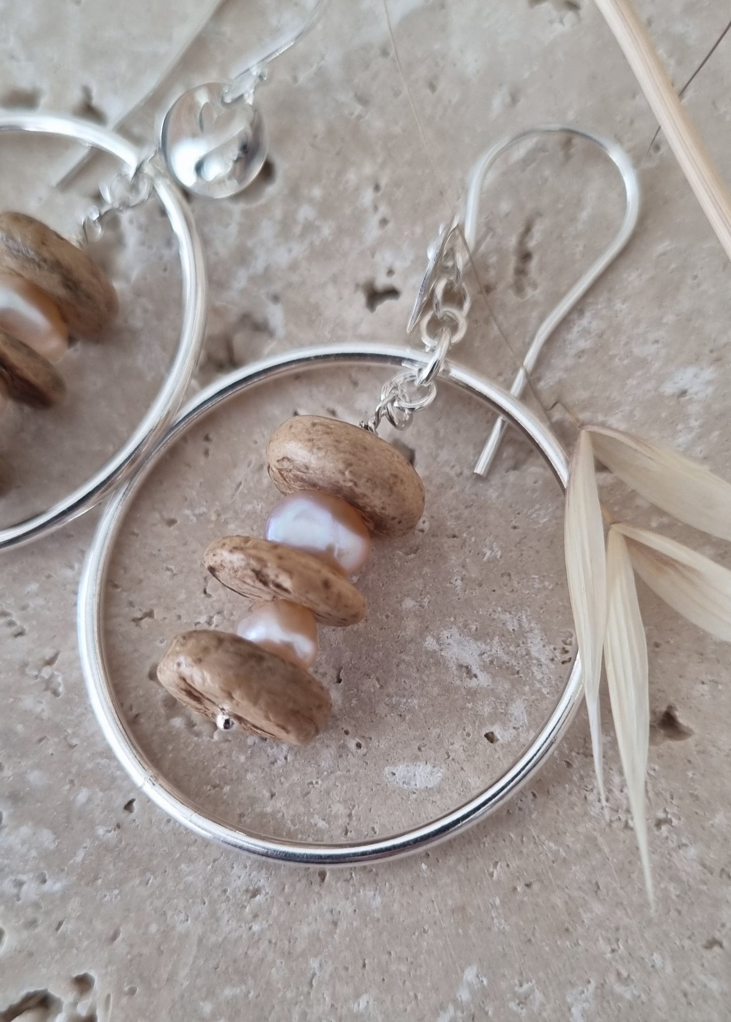 NATURELLE Boucles d'oreilles créoles argent 925, perles de culture d'eau douce et coco naturel