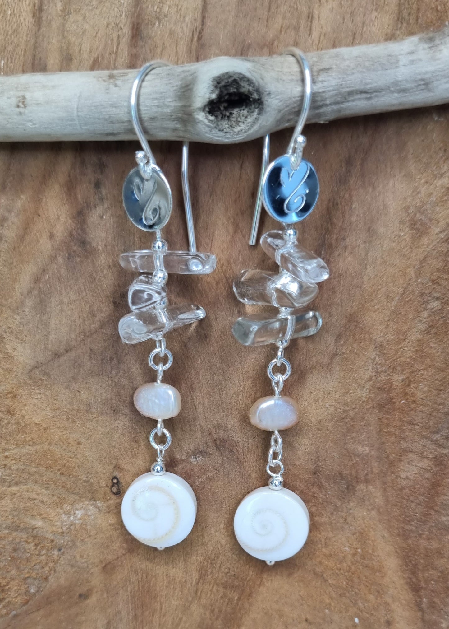 PURE DELICATESSE Boucles d'oreilles en argent 925, cristal de roche, perles de culture d'eau douce et Sainte-Lucie