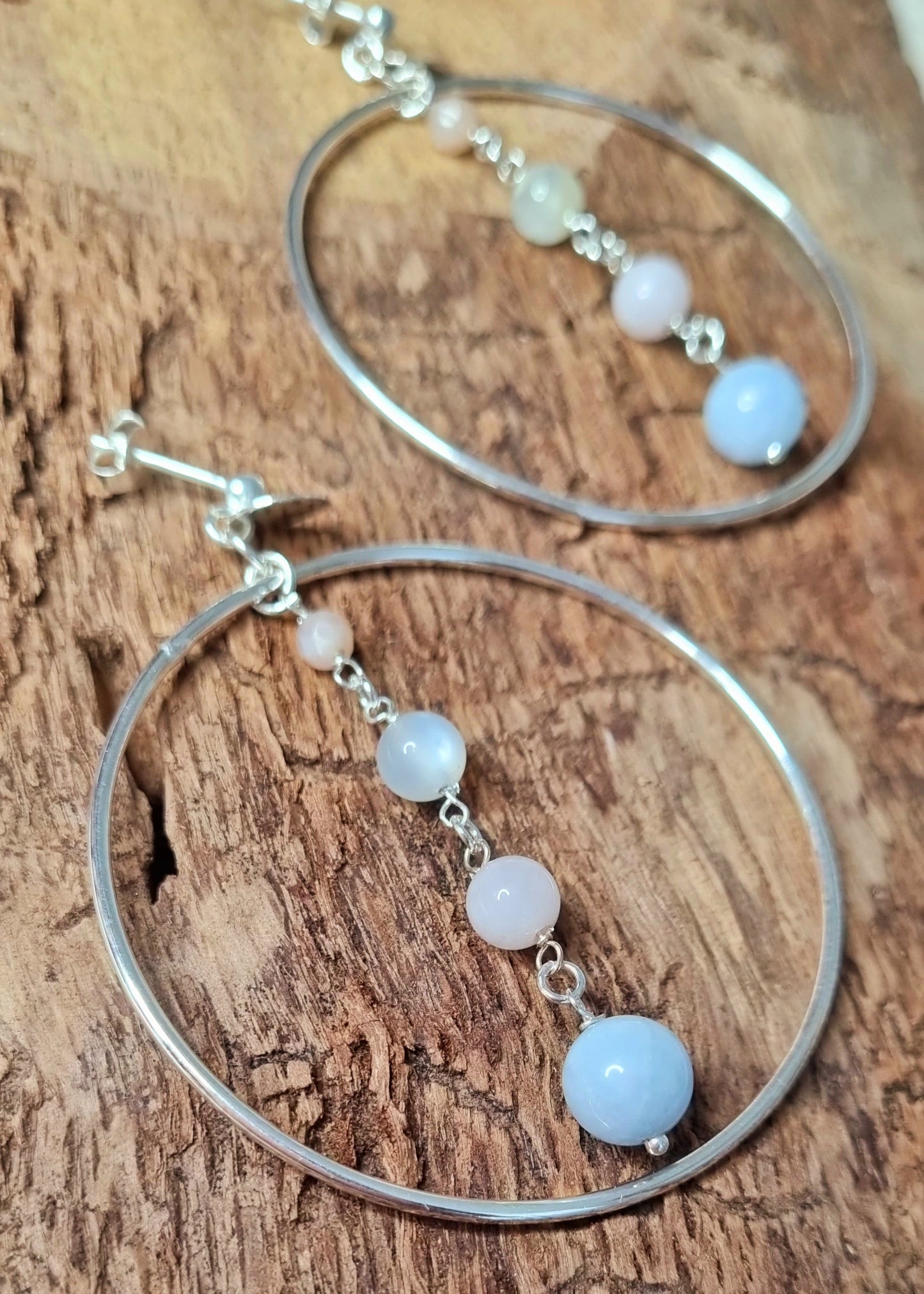 HARMONIE CELESTE Boucles d'oreilles Créoles en argent 925 et pierres naturelles, Pierre de Soleil, Pierres de Lune, Quartz Rose et Aigue-Marine